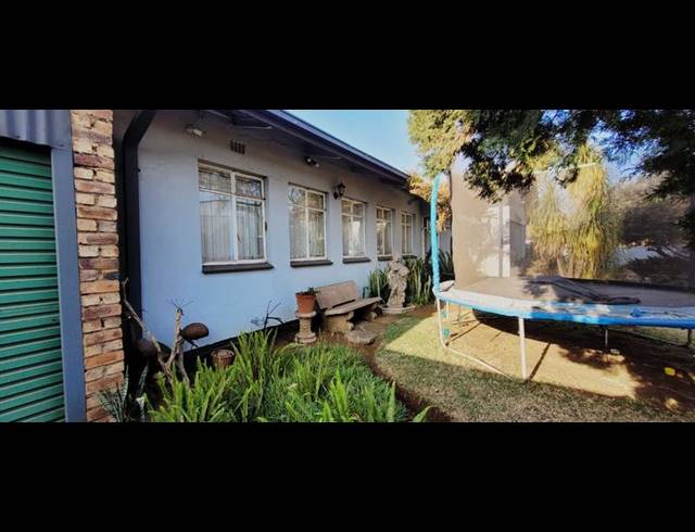 3 BEDROOM HOUSE FOR SALE IN VANDERBIJLPARK CW 4